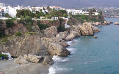Guía para comprar una casa en Nerja en 2026: precios, zonas y consejos